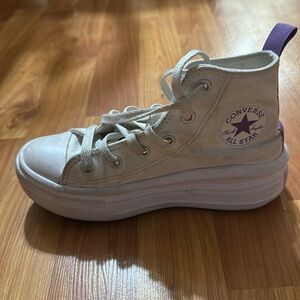 Converse hightop Platform Girls. Size 1